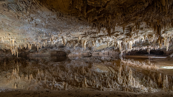 Underground lake, Luray Caverns