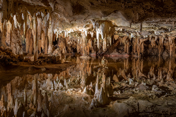 Underground lake in Luray Caverns
