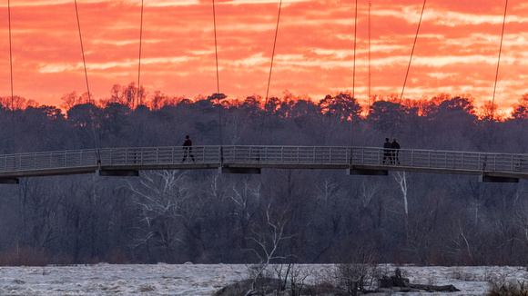 Sunset over the James River at the T Tyler Potterfield Bridge, Richmond