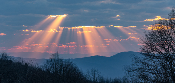 Winter sunset beams from Tanners Ridge Overlook, Shenandoah NP